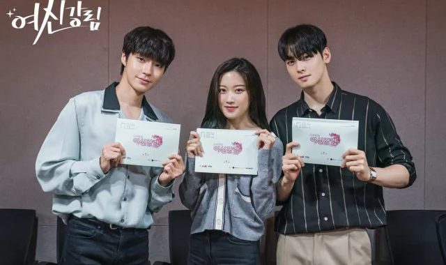 มุนกายอง(Moon Ga Young), ชาอึนอู(Cha Eun Woo) และฮวางอินยอบ(Hwang In Yeop) นำทีมนักแสดงอ่านบทละครเรื่องใหม่ “True Beauty” เป็นครั้งแรก