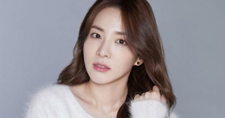 ซานดารา พัค (Sandara Park) อดีตสมาชิก 2NE1 ได้แยกทางกับ YG Entertainment หลังจาก 17 ปี