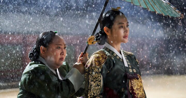 คิมฮเยซู(Kim Hye Soo) อธิบายสิ่งที่ทำให้บทบาทของเธอแตกต่างใน “The Queen’s Umbrella” ที่ทำงานร่วมกับคิมแฮซุก(Kim Hae Sook) อีกครั้ง และอีกมากมาย