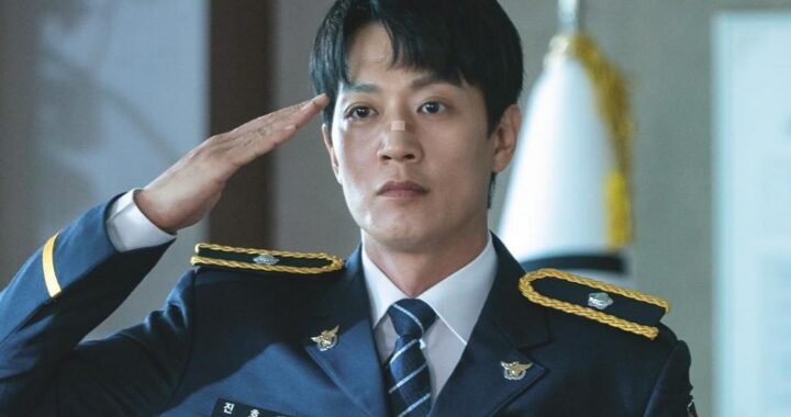 คิมแรวอน(Kim Rae Won) เป็นเจ้าหน้าที่ตำรวจในตำนานที่รายงานตัวใน “The First Responders”