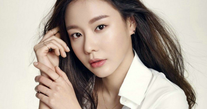 คิมอาจุง(Kim Ah Joong) กำลังพูดคุยเพื่อแสดงในละครเรื่องใหม่โดยนักเขียนเรื่อง “Law School”